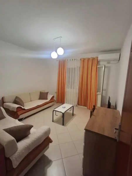 Shqiperi, jepet me qera apartament 1+1 Kati 3, 60 m² 300 € (rruga kristo kono 6)