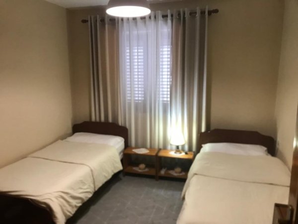 Tirane, jepet me qera apartament 2+1+Ballkon Kati 3, 80 m² 550 € (Shkolla e Baletit)