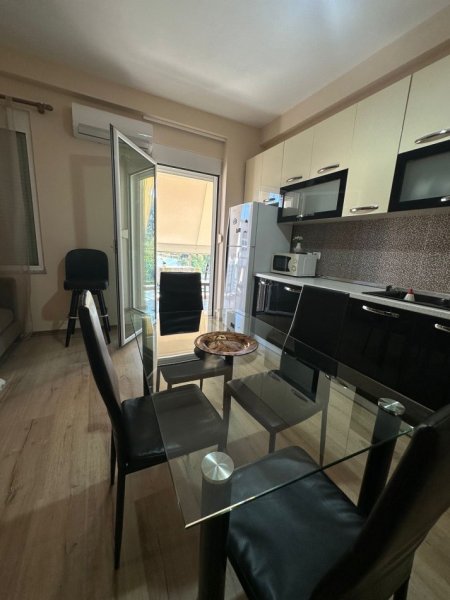 Tirane, jepet me qera apartament 2+1+Ballkon Kati 2, 100 m² 700 € (Kopshti Botanik)