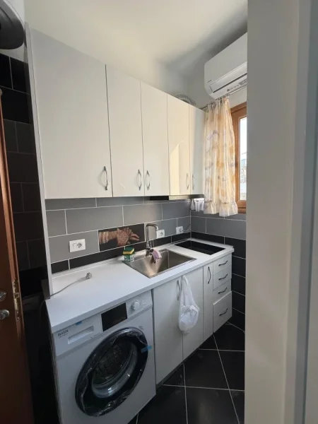Vlore, jepet me qera garsonier 1+1 , 32 m² 150 € (rruga misto mele vlore)