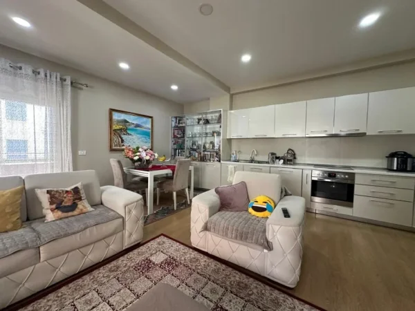 Tirane, shitet apartament 2+1+Ballkon Kati 4, 130 m² 160.000 € (FRESK)