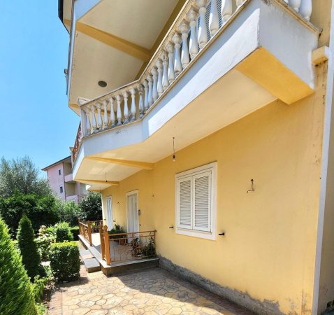 Tirane, jepet me qera apartament 2+1 Kati 2, 140 m² 420 € (Rruga Disha (pranë Urës së Re))