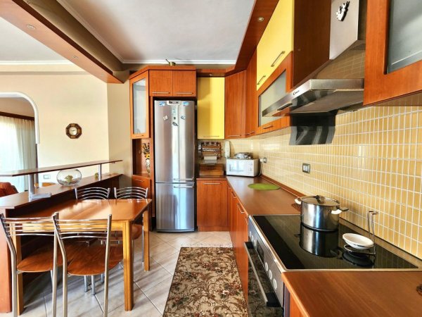 Tirane, jepet me qera apartament 2+1 Kati 2, 140 m² 420 € (Rruga Disha (pranë Urës së Re))