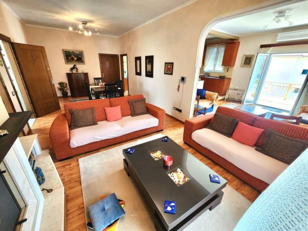 Tirane, jepet me qera apartament 2+1 Kati 2, 140 m² 420 € (Rruga Disha (pranë Urës së Re))
