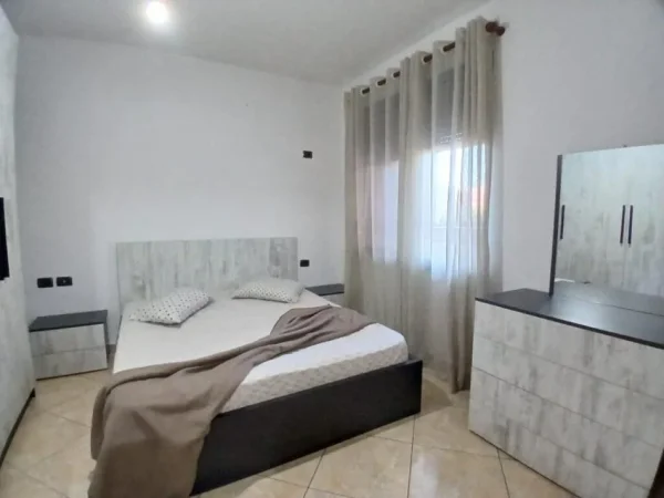jepet me qera apartament 1+1+Ballkon Kati 4, 65 m² 550 € (Te Prokuroria e Pergjithshme, 9-kateshet)