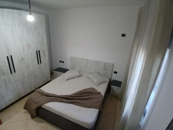 jepet me qera apartament 1+1+Ballkon Kati 4, 65 m² 550 € (Te Prokuroria e Pergjithshme, 9-kateshet)