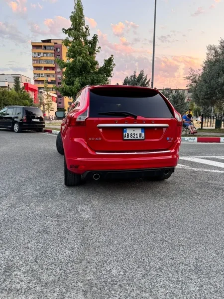 Tirane, shitet SUV | Xhip Volvo XC60 T6 Benzin+Gaz, e kuqe automatik Kondicioner 230.000 km 12.600 €