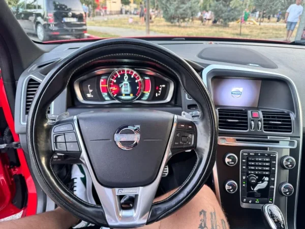 Tirane, shitet SUV | Xhip Volvo XC60 T6 Benzin+Gaz, e kuqe automatik Kondicioner 230.000 km 12.600 €