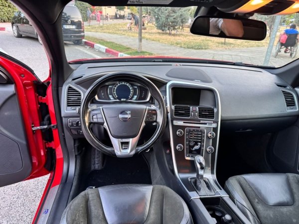 Tirane, shitet SUV | Xhip Volvo XC60 T6 Benzin+Gaz, e kuqe automatik Kondicioner 230.000 km 12.600 €