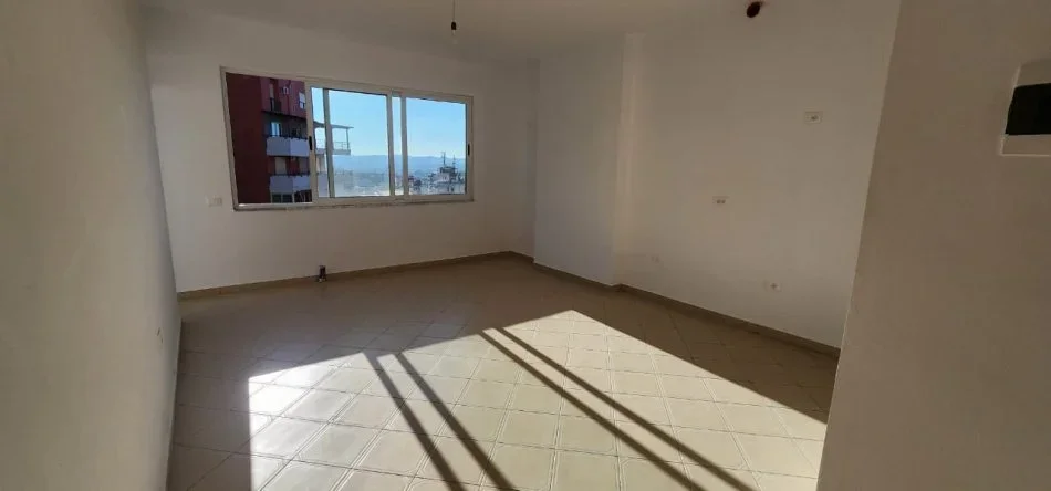 Tirane, shitet apartament 1+1+Ballkon Kati 4, 60 m² 84.000 € (Rruga Fadil Deliu Fresk)