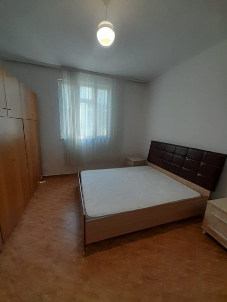 Tirane, jepet me qera shtepi 1+1 Kati 1, 70 m² 370 € (Tek Zogu i Zi, Kryqi i Kuq)