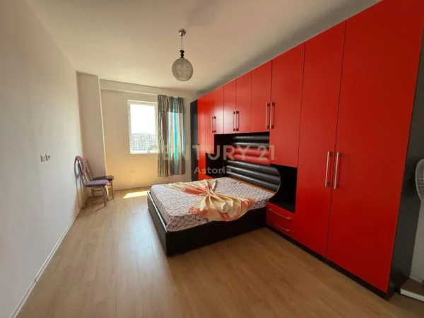 Tirane, shes apartament 1+1 Kati 5, 72 m² 110.000 € (Yzberish)
