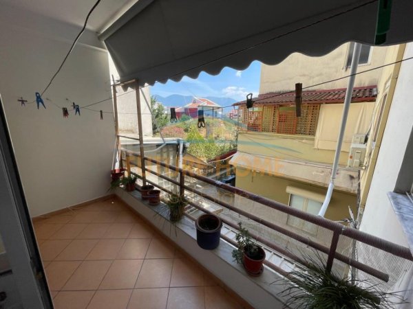 Tirane, jepet me qera apartament 2+1+Ballkon Kati 2, 102 m² 600 € 