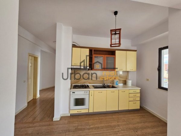 Tirane, jepet me qera apartament 2+1+Ballkon Kati 3, 110 m² 400 € (Astir)