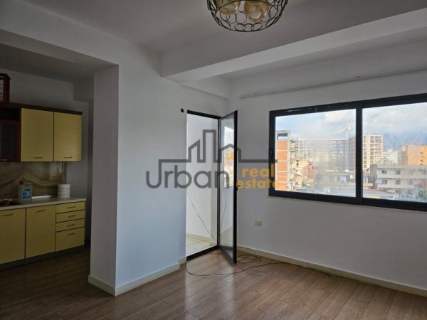 Tirane, jepet me qera apartament 2+1+Ballkon Kati 3, 110 m² 400 € (Astir)