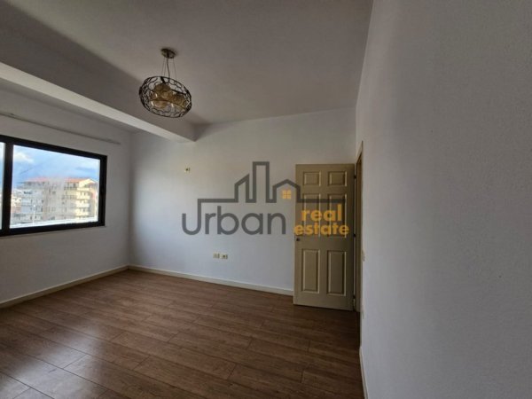 Tirane, jepet me qera apartament 2+1+Ballkon Kati 3, 110 m² 400 € (Astir)