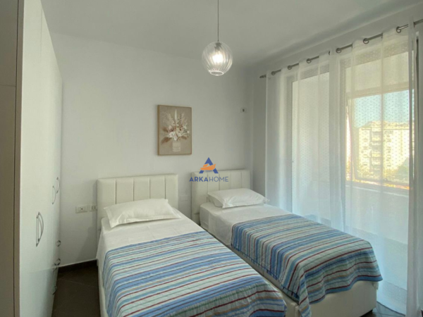 Tirane, jepet me qera apartament 2+1+Ballkon Kati 3, 96 m² 800 € (ZOGU I ZI)