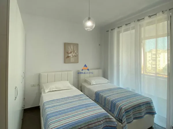 Tirane, jepet me qera apartament 2+1+Ballkon Kati 3, 96 m² 800 € (ZOGU I ZI)