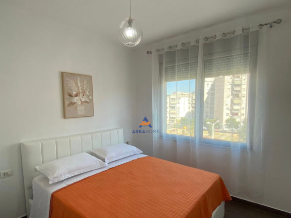 Tirane, jepet me qera apartament 2+1+Ballkon Kati 3, 96 m² 800 € (ZOGU I ZI)