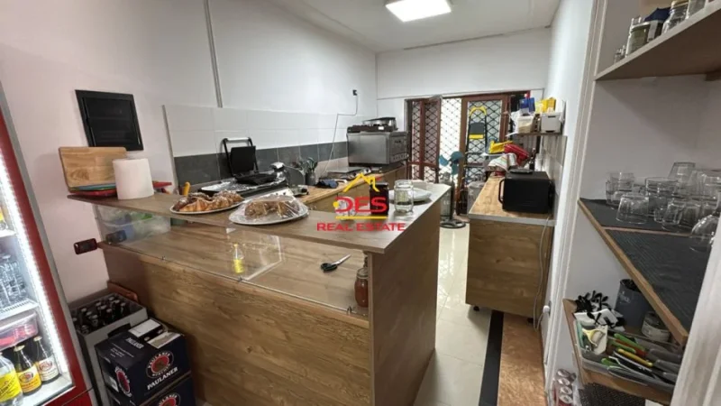 Vlore, shitet ambjent biznesi Kati 0, (bulevard, Vlorë)