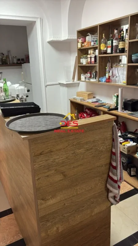 Vlore, shitet ambjent biznesi Kati 0, (bulevard, Vlorë)