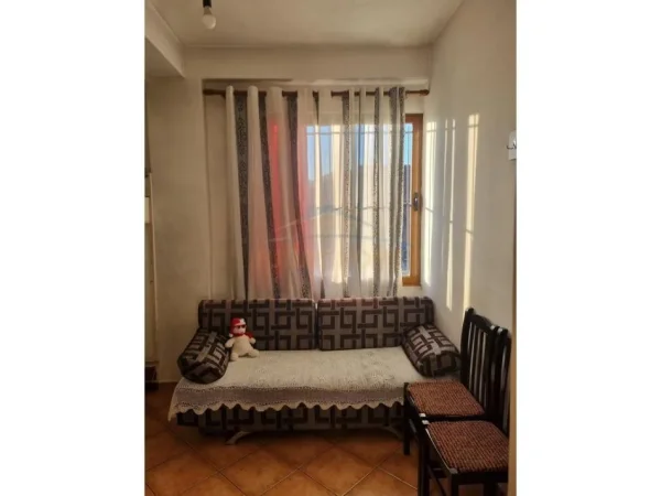 Tirane, jepet me qera apartament 2+1 Kati 2, 120 m² 500 € 