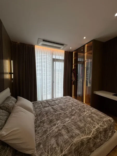 Tirane, jepet me qera apartament 2+1+Ballkon Kati 9, 130 m² 2.200 € (Liqeni Artificial)
