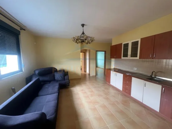 Tirane, jepet me qera apartament 3+1 Kati 6, 120 m² 650 € 