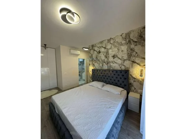 Tirane, jepet me qera apartament 2+1 Kati 2, 1.200 m² 800 € 