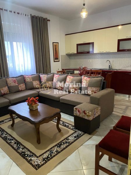 Tirane, jepet me qera apartament 1+1 Kati 2, 75 m² 400 € (Laprake)