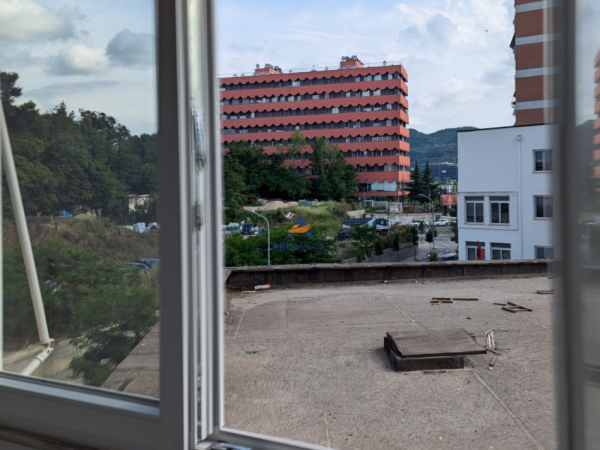 Tirane, jepet me qera apartament 2+1+Ballkon Kati 2, 90 m² 720 € (ISH GARDA,BLLOK)