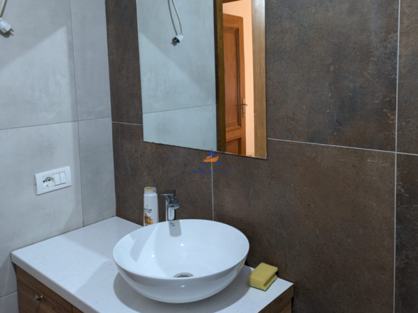 Tirane, jepet me qera apartament 2+1+Ballkon Kati 2, 90 m² 720 € (ISH GARDA,BLLOK)