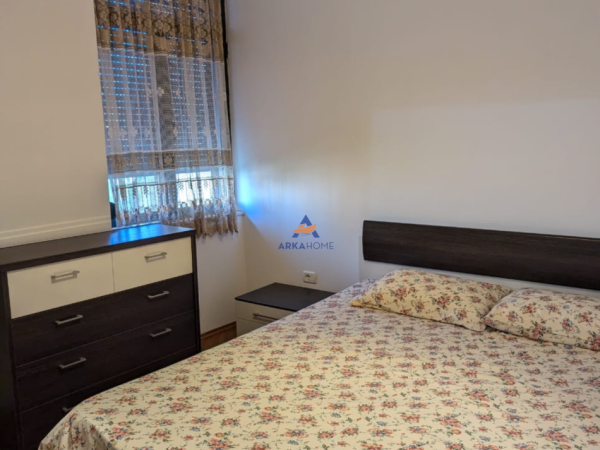 Tirane, jepet me qera apartament 2+1+Ballkon Kati 2, 90 m² 720 € (ISH GARDA,BLLOK)