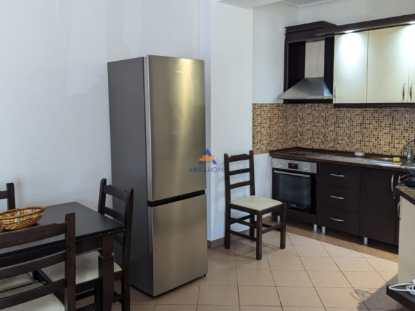 Tirane, jepet me qera apartament 2+1+Ballkon Kati 2, 90 m² 720 € (ISH GARDA,BLLOK)