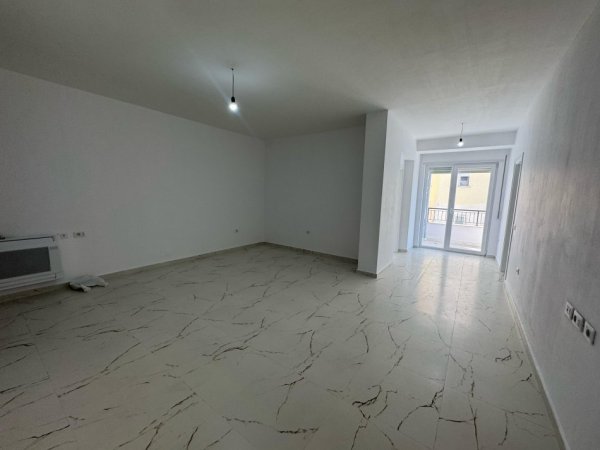 Tirane, jepet me qera Kati 3, 90 m² 850 € (mine peza)