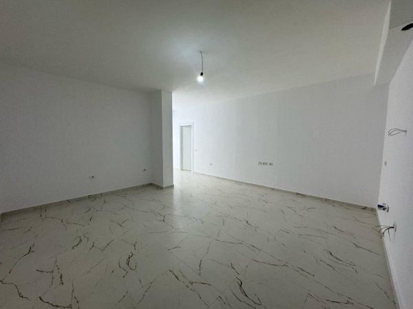 Tirane, jepet me qera Kati 3, 90 m² 850 € (mine peza)