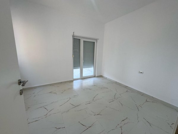 Tirane, jepet me qera Kati 3, 90 m² 850 € (mine peza)