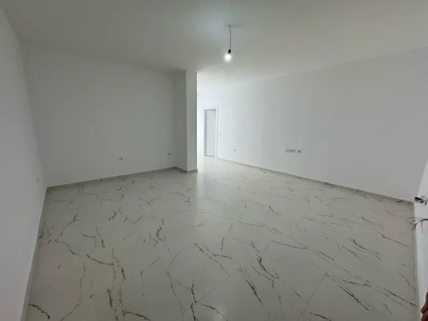 Tirane, jepet me qera Kati 3, 90 m² 850 € (mine peza)