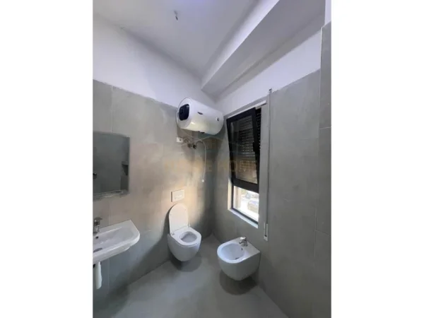 Tirane, jepet me qera apartament 2+1 Kati 2, 102 m² 500 € 