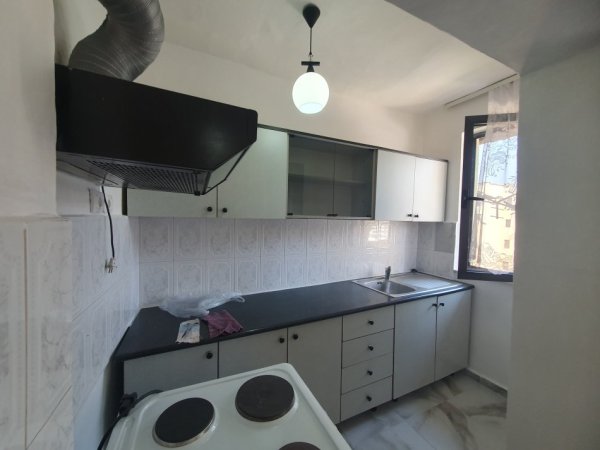 Tirane, jepet me qera apartament 1+1+Aneks+Ballkon Kati 5, 70 m² 400 € (zogu i zi)