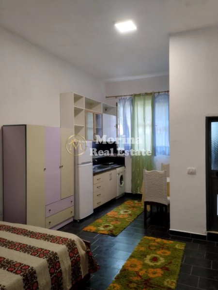 Tirane, jepet me qera apartament 1+1 Kati 1, 45 m² 250 € (Shkoze)