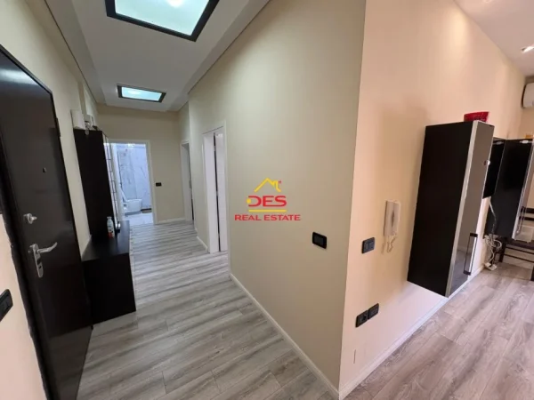 Vlore, shitet apartament 2+1+Ballkon Kati 8, 102 m² 175.000 € (Rruga Gjergj Arianiti)