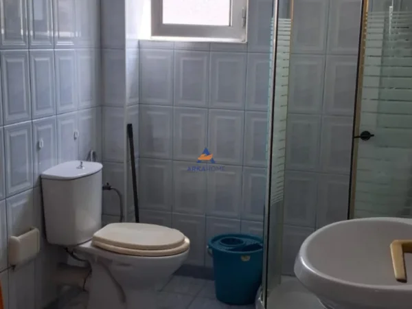 Tirane, shitet apartament 2+1+Ballkon Kati 4, 76 m² 132.000 € (RRUGA FERIT XHAJKO)