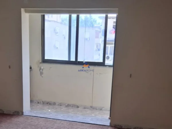 Tirane, shitet apartament 2+1+Ballkon Kati 4, 76 m² 132.000 € (RRUGA FERIT XHAJKO)