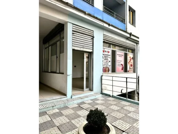 Tirane, shes dyqan Kati 0, 50 m² 90.000 € (Yzberisht)