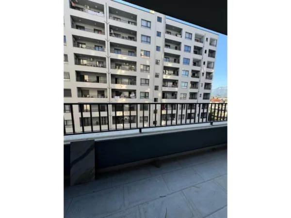 0683487469 Tirane, shitet apartament 2+1 Kati 3, 104 m² 88.000 € (Kompleksi Mehillaj , KAMEZ)