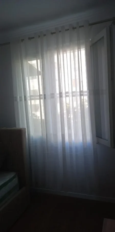 Tirane, jepet me qera apartament 2+1 Kati 3, 80 m² 600 € (Perballe deres se shkolles Harry Fultz)