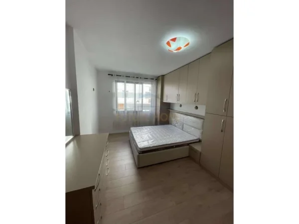 Tirane, jepet me qera apartament 2+1 Kati 2, 91 m² 480 € 