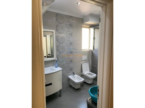 Tirane, jepet me qera apartament 1+1 Kati 3, 50 m² 600 € (Rruga Mine Peza)