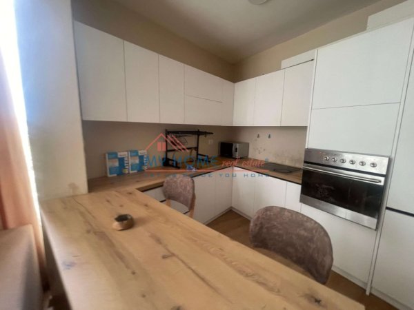 Tirane, jepet me qera apartament 2+1+Ballkon Kati 5, 80 m² 450 € (Astir)